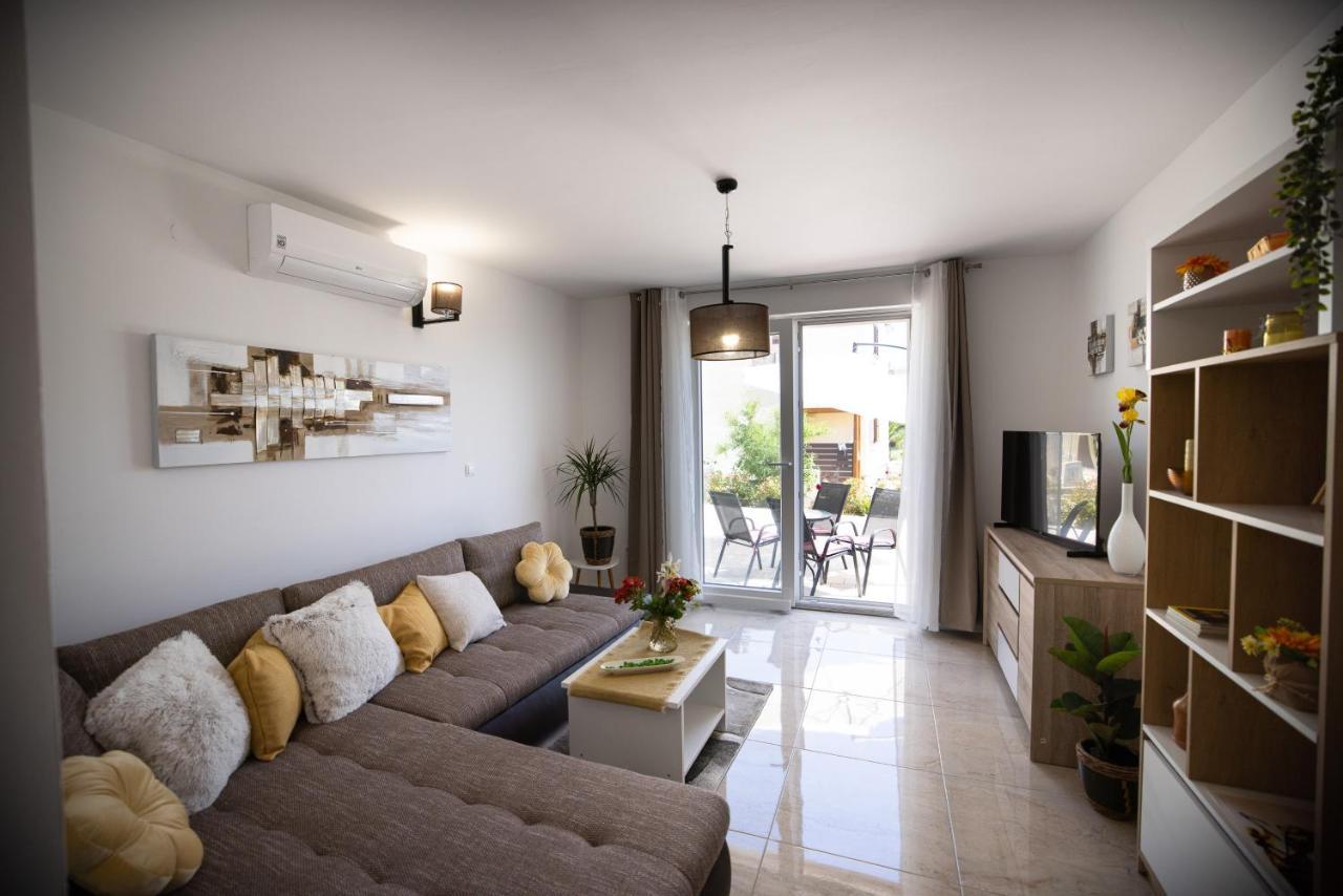 Apartmani Lelu Pridraga Buitenkant foto