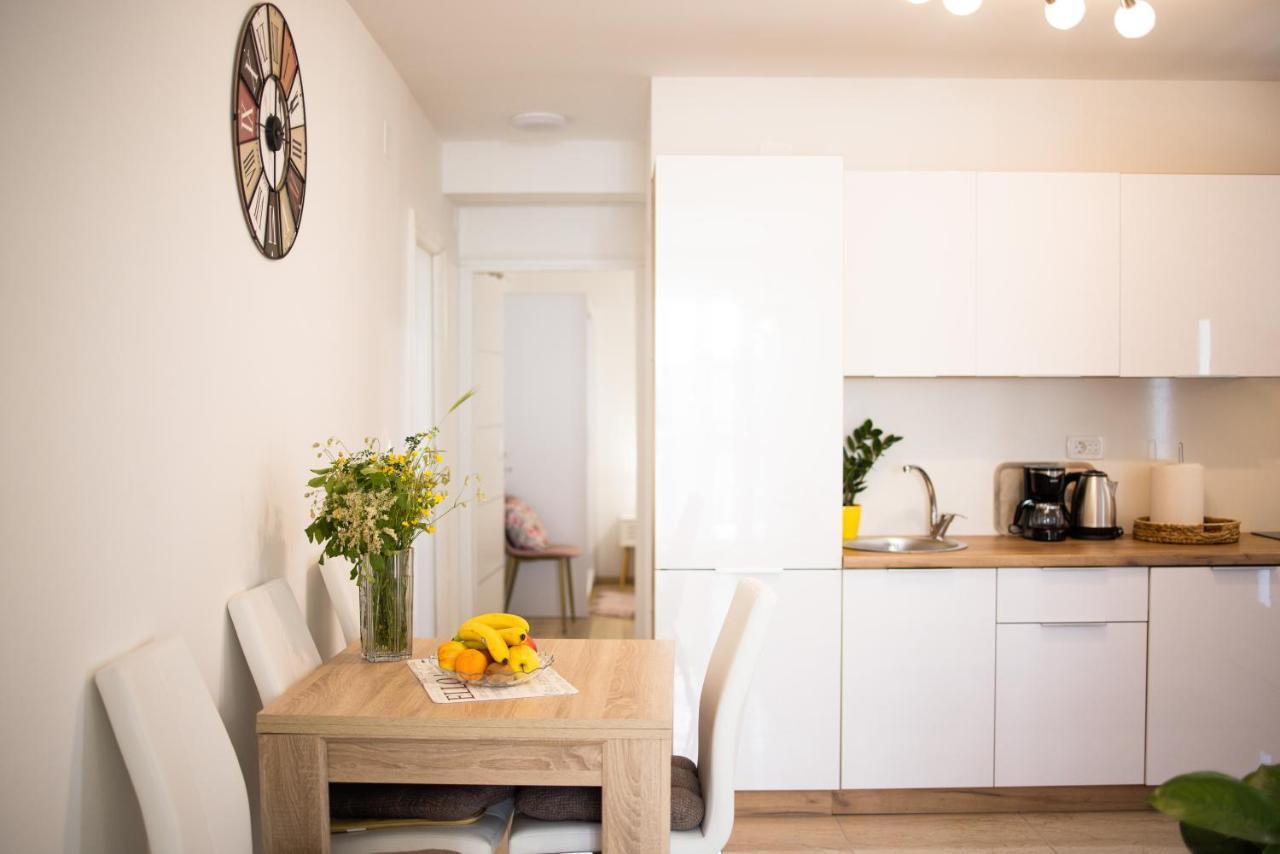 Apartmani Lelu Pridraga Buitenkant foto