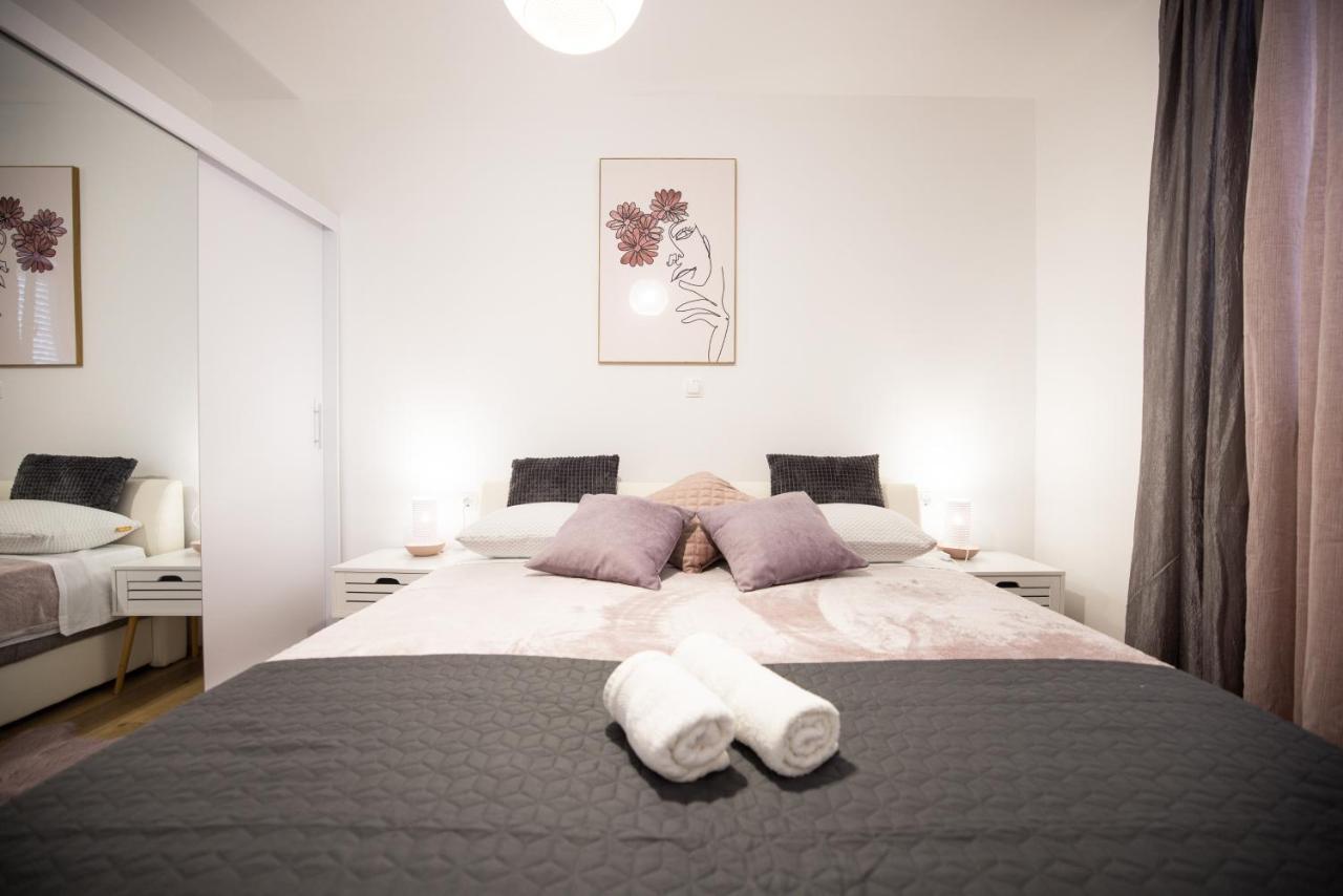 Apartmani Lelu Pridraga Buitenkant foto
