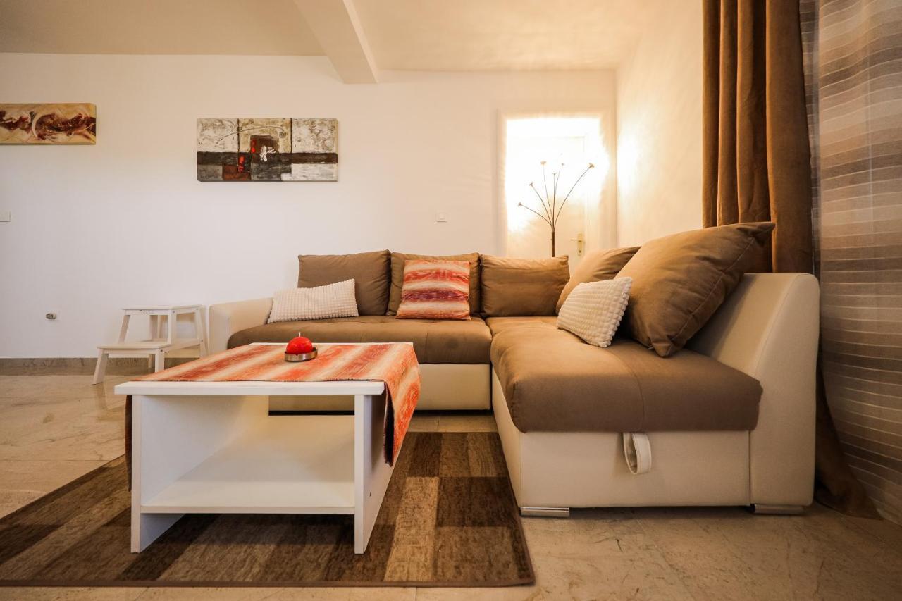 Apartmani Lelu Pridraga Buitenkant foto