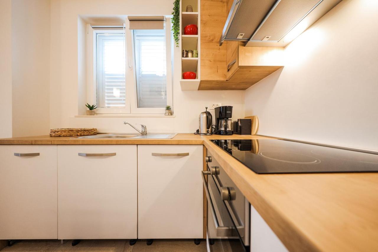 Apartmani Lelu Pridraga Buitenkant foto